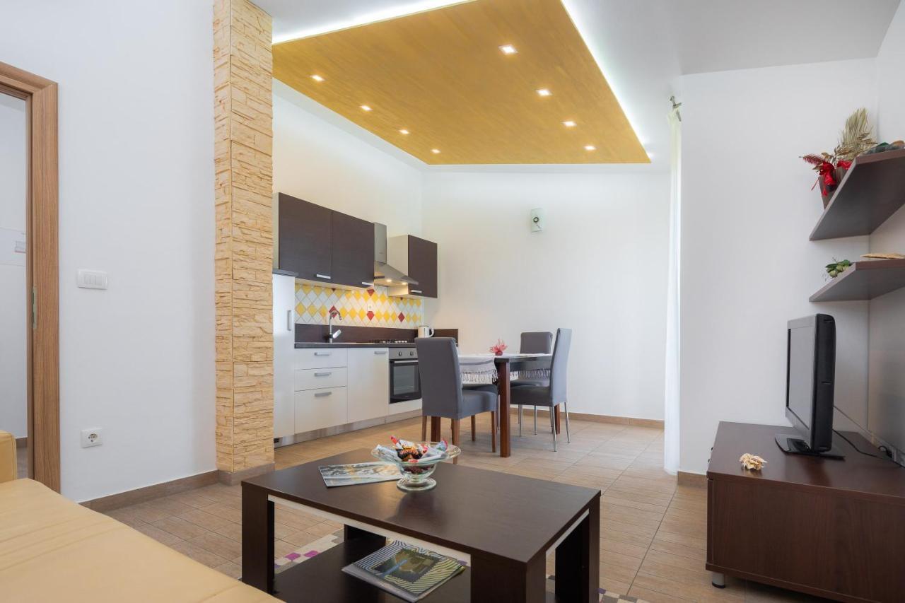 Apartments Vukovic Подстрана Екстериор снимка